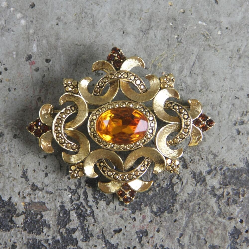 Signed Oscar de la Renta Gold Brooch